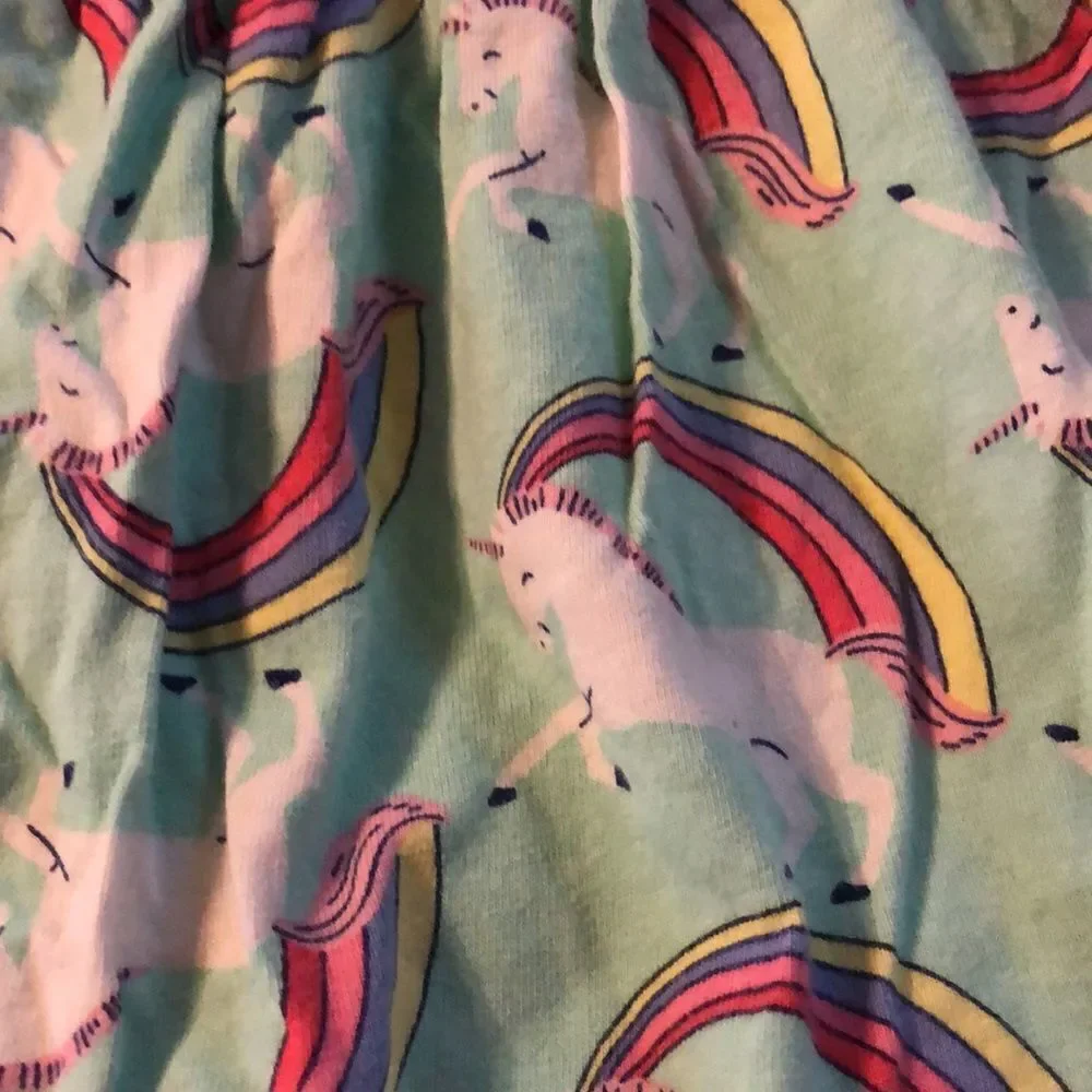 CARTERS  girls rainbow and unicorn skort size 2t.
